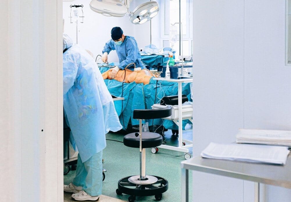doctors working in the operating room